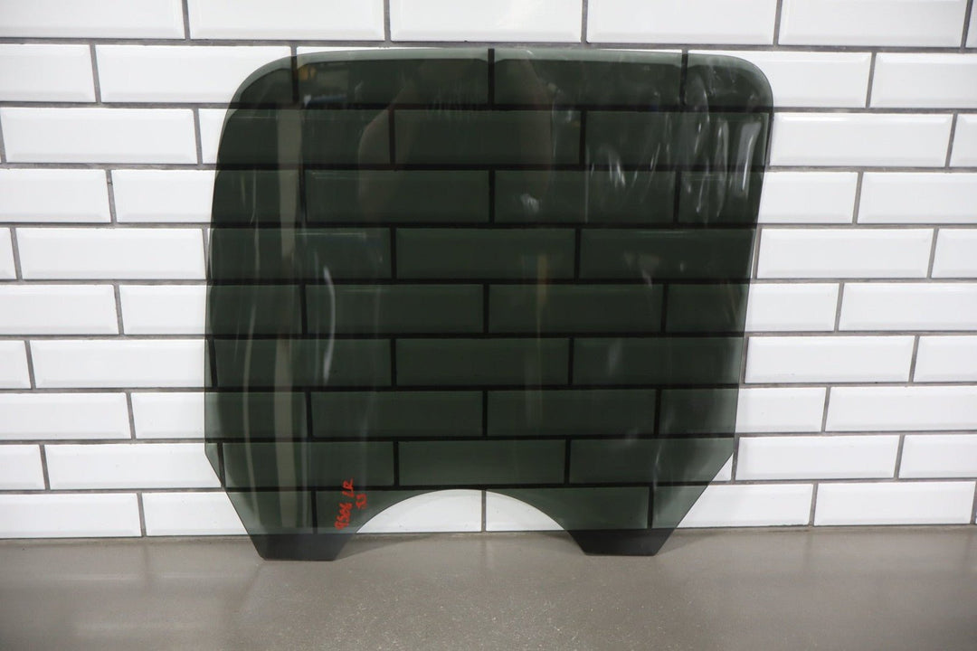 2007 - 2014 GMC Sierra 2500 Left Rear Door Window 15175371 OEM
