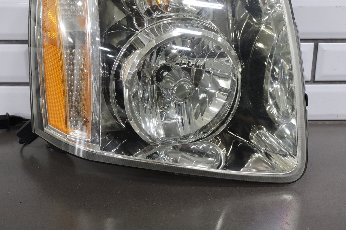 2007-2014 GMC Yukon Headlamp Set Pair Left/Right Aftermarket Replacements