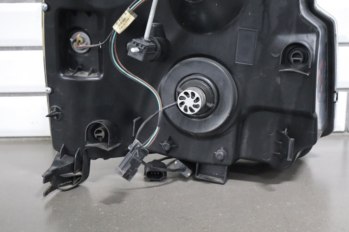 2007-2014 GMC Yukon Headlamp Set Pair Left/Right Aftermarket Replacements