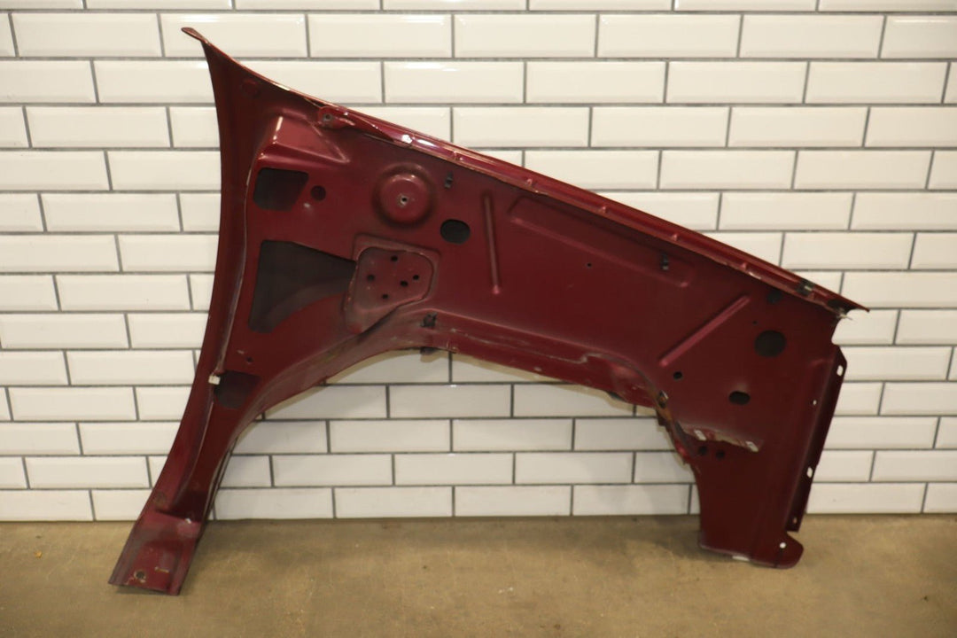 2007 - 2014 GMC Yukon Left Fender 25819550 Red 80U 25819550