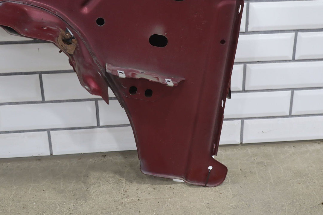 2007 - 2014 GMC Yukon Left Fender 25819550 Red 80U 25819550