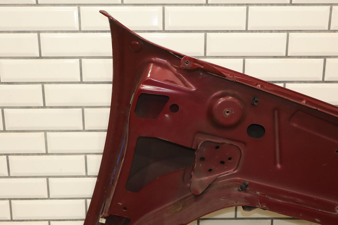2007 - 2014 GMC Yukon Left Fender 25819550 Red 80U 25819550