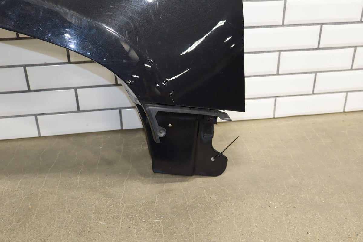 2007-2014 GMC Yukon Right Fender Carbon Black 58 22977478
