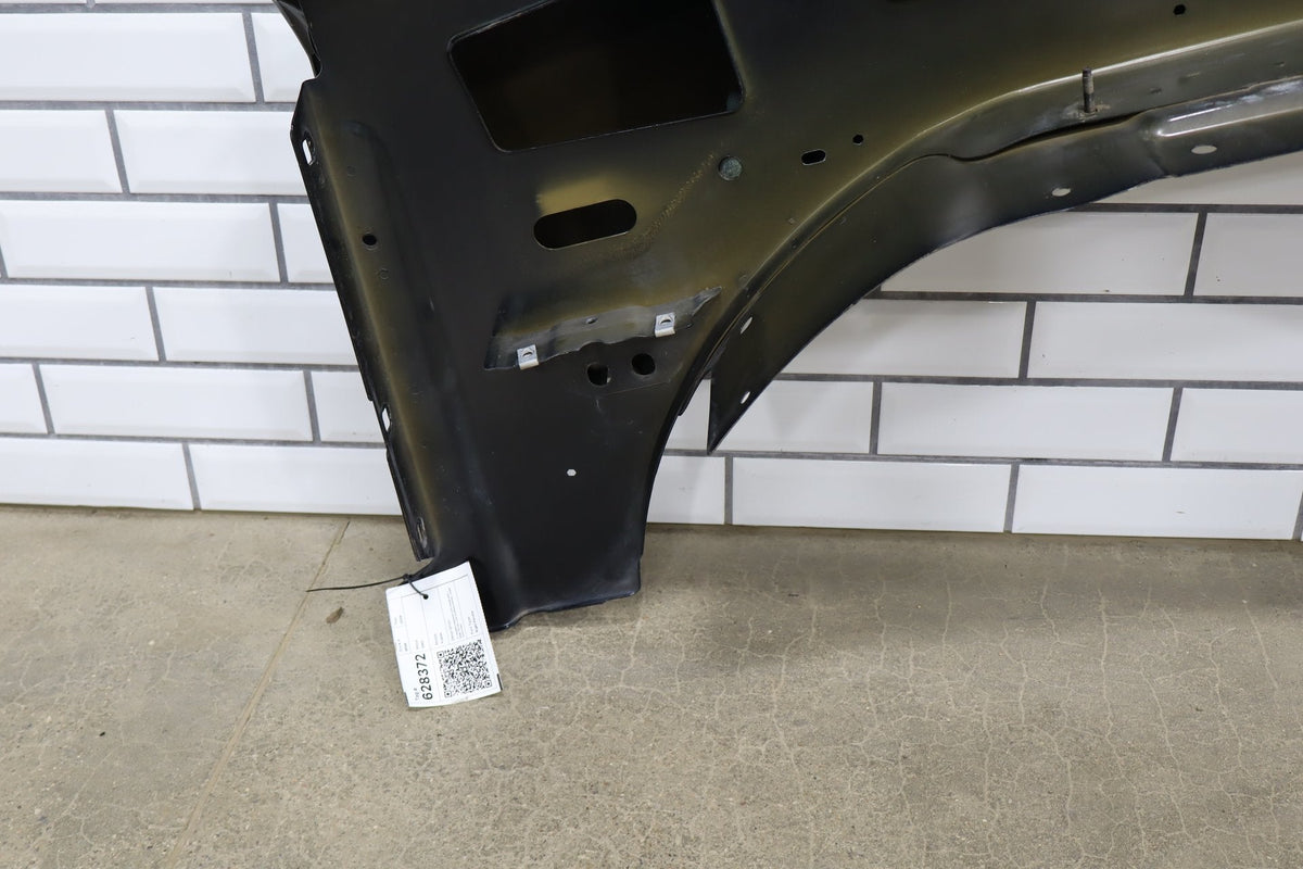 2007-2014 GMC Yukon Right Fender Carbon Black 58 22977478