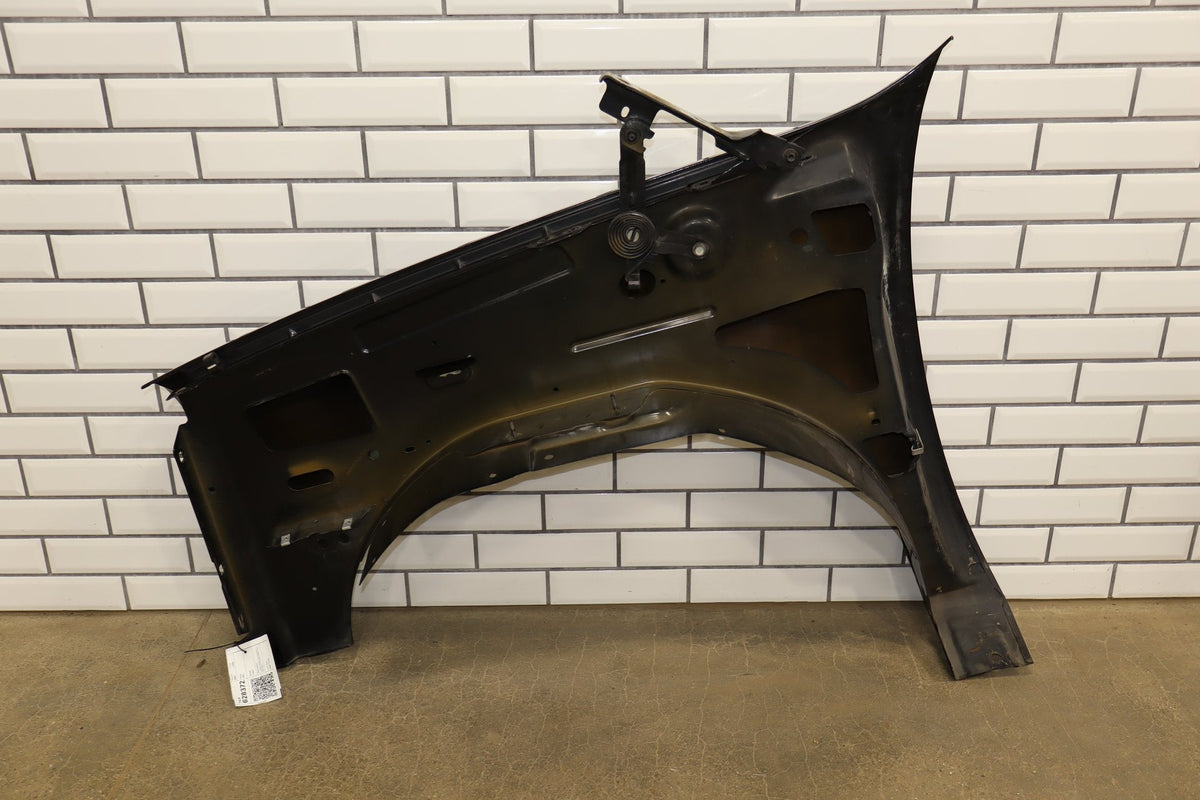 2007-2014 GMC Yukon Right Fender Carbon Black 58 22977478