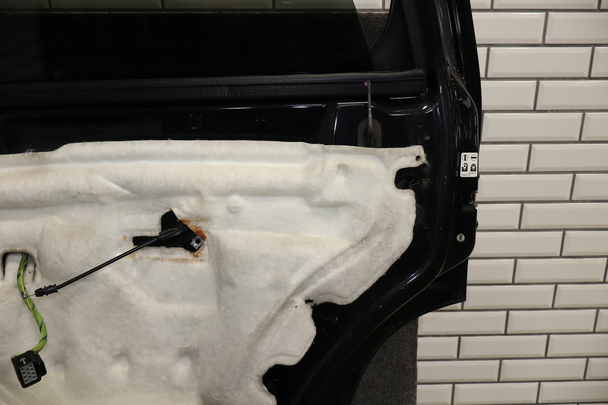 2007-2014 GMC Yukon Right Rear Door Carbon Black 58 22892598