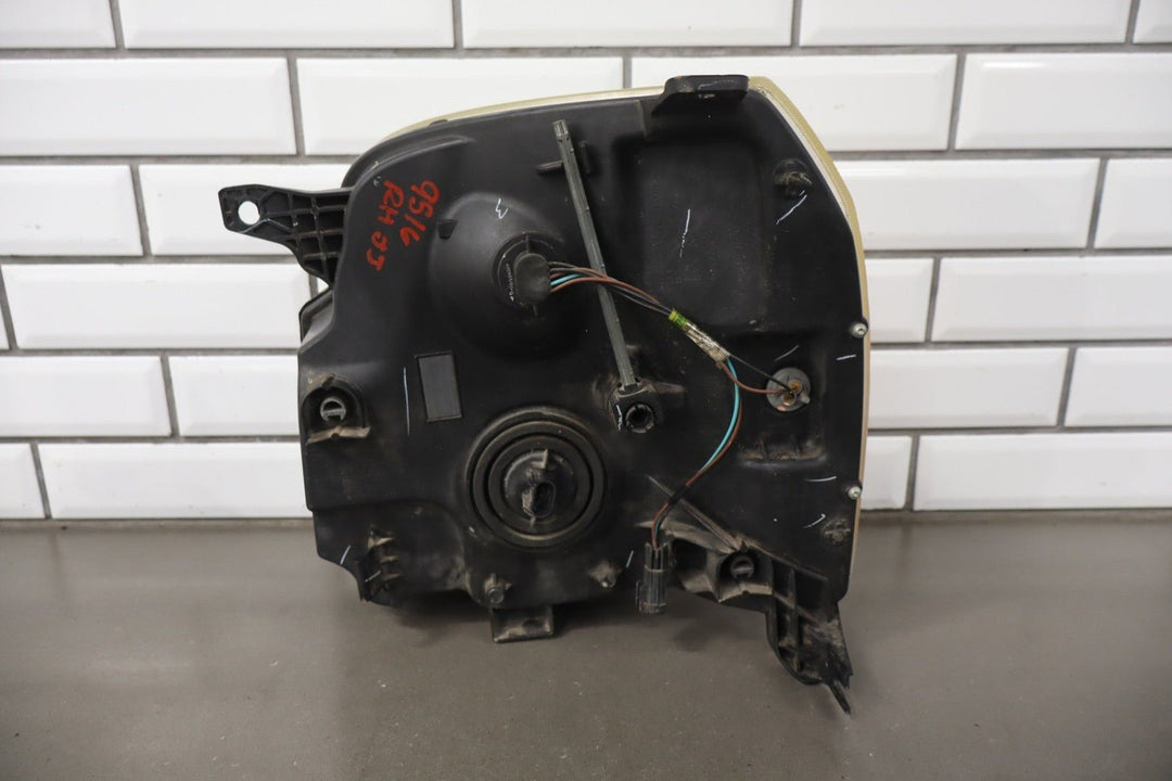 2007 - 2014 GMC Yukon Right RH Headlamp 15861026 OEM