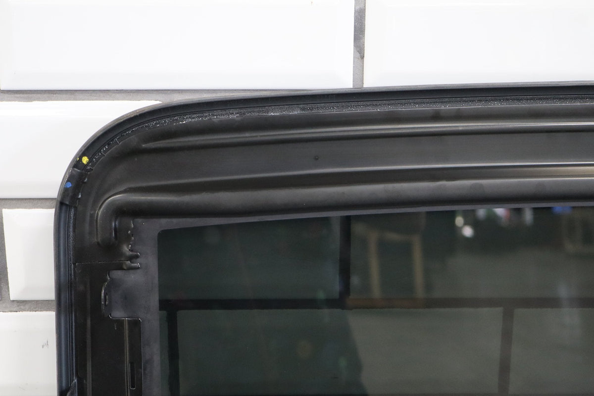 2007-2014 GMC Yukon Sunroof Glass Panel OEM 22815953