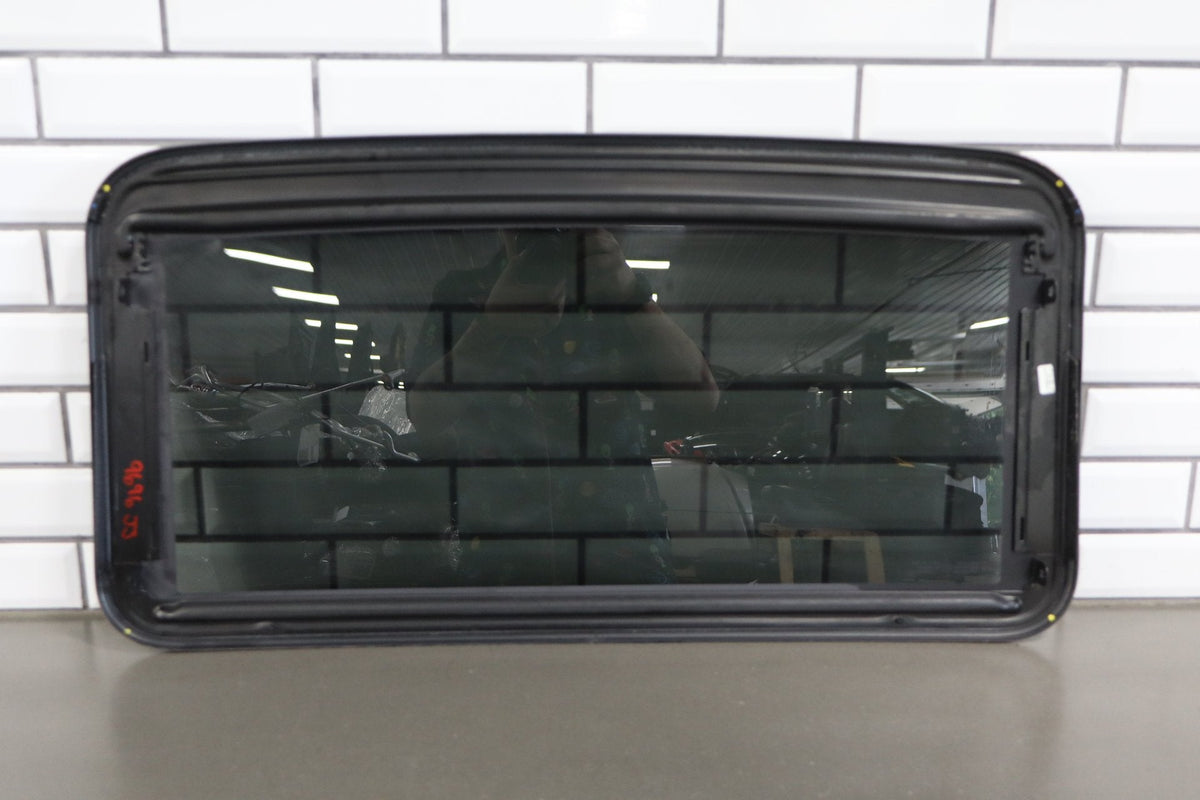 2007-2014 GMC Yukon Sunroof Glass Panel OEM 22815953