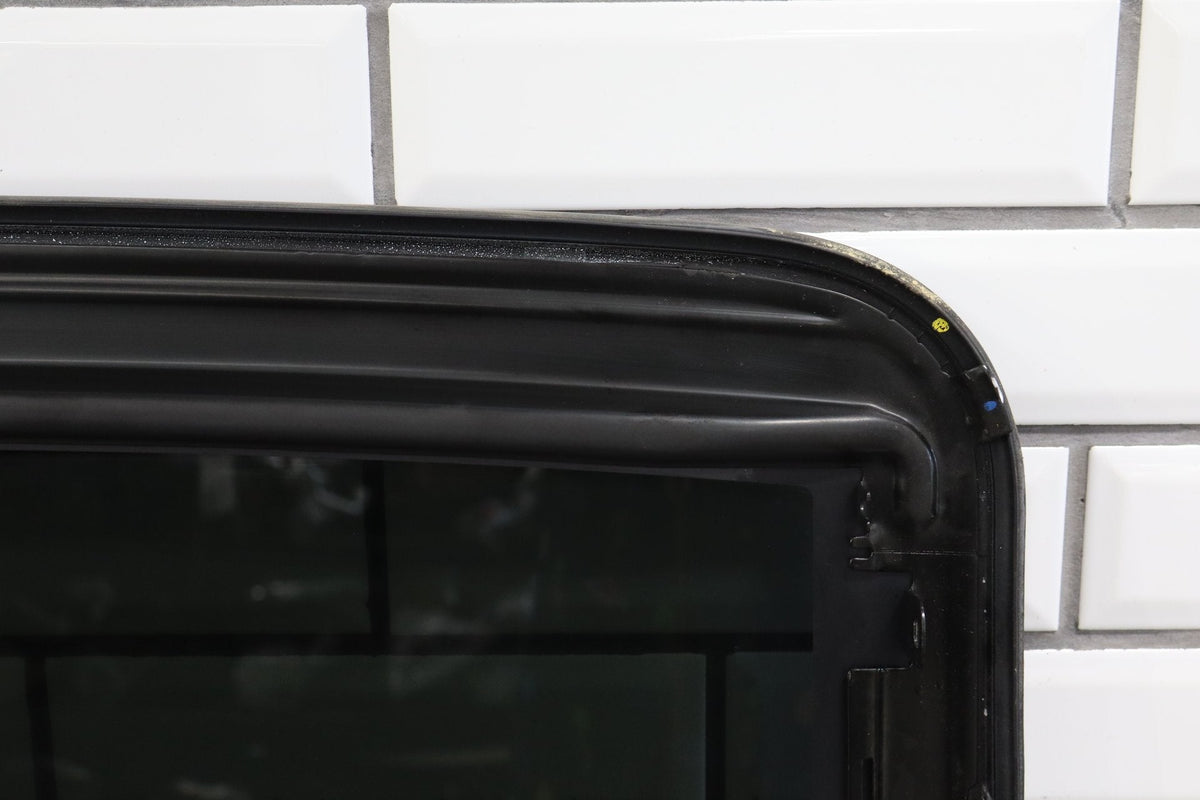 2007-2014 GMC Yukon Sunroof Glass Panel OEM 22815953