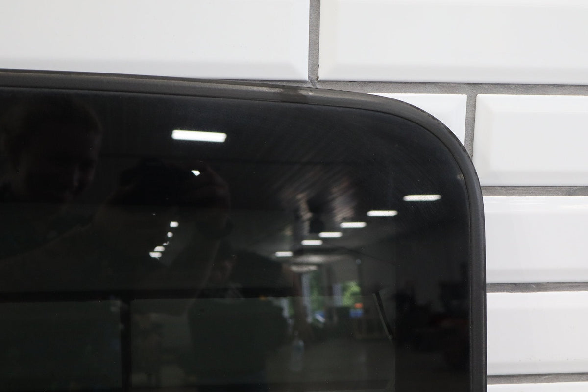 2007-2014 GMC Yukon Sunroof Glass Panel OEM 22815953