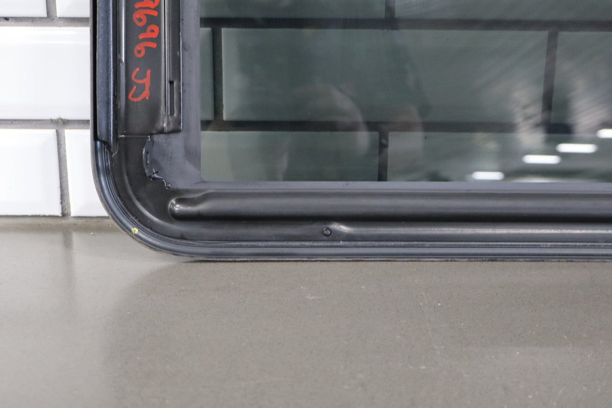 2007-2014 GMC Yukon Sunroof Glass Panel OEM 22815953