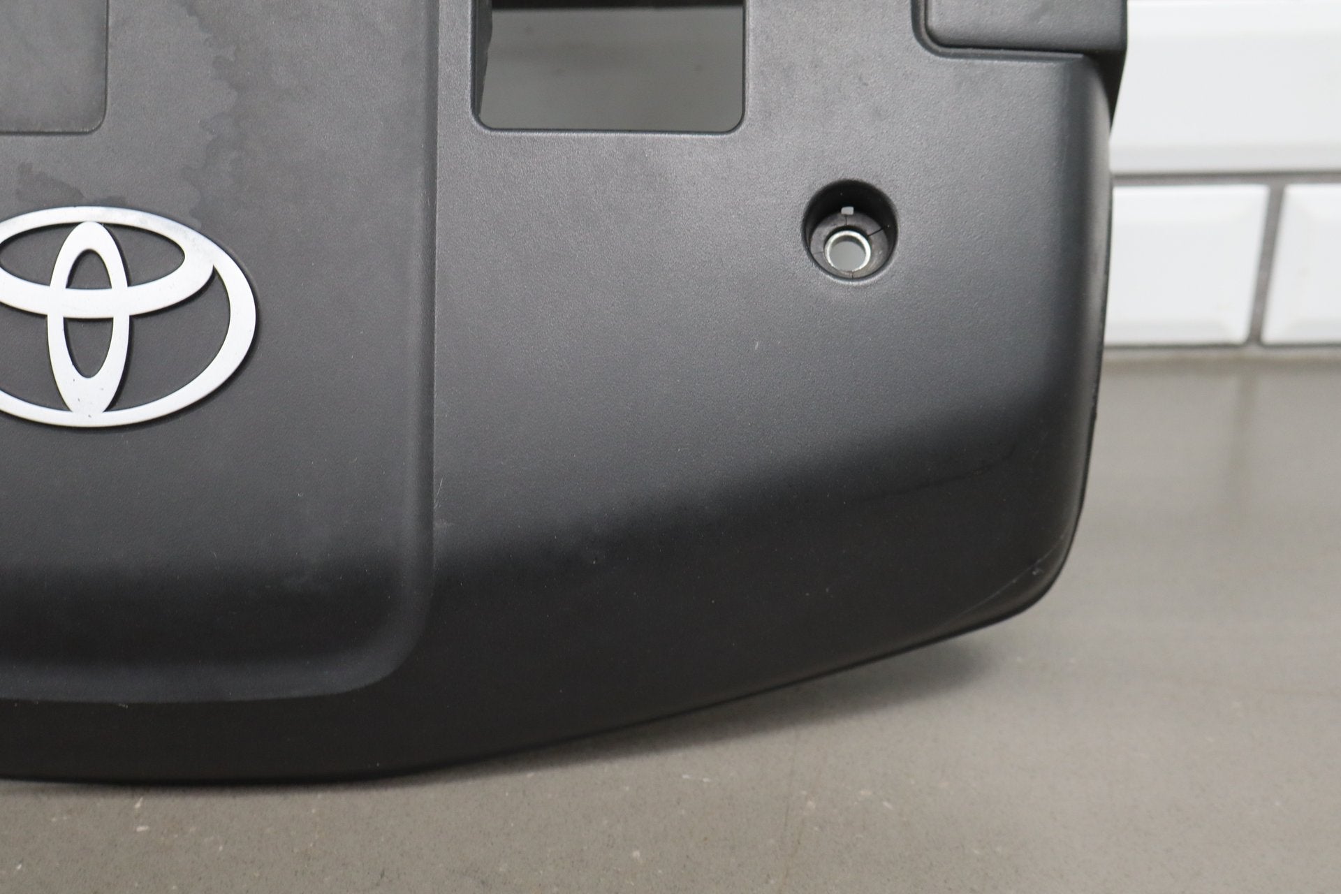 2007-2014 Toyota FJ Cruiser 4.0L Engine Cover OEM