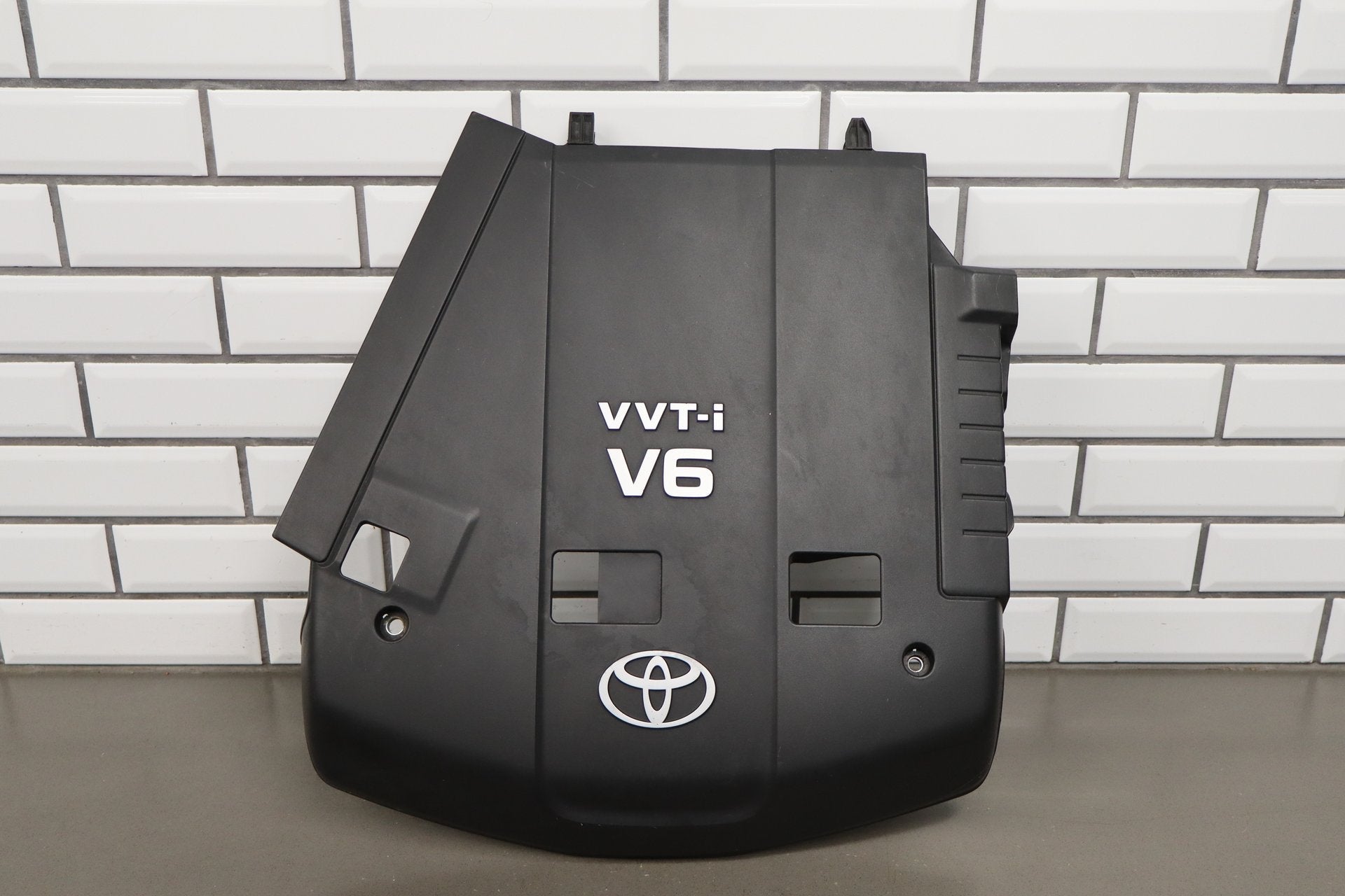 2007-2014 Toyota FJ Cruiser 4.0L Engine Cover OEM