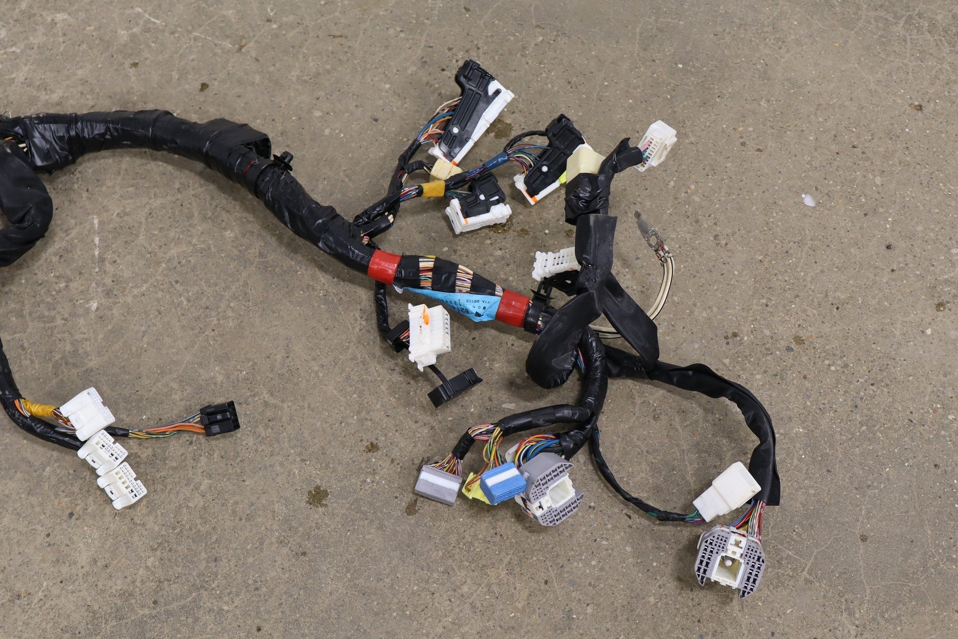 2007-2014 Toyota FJ Cruiser 4x2 Dash Wiring Harness OEM