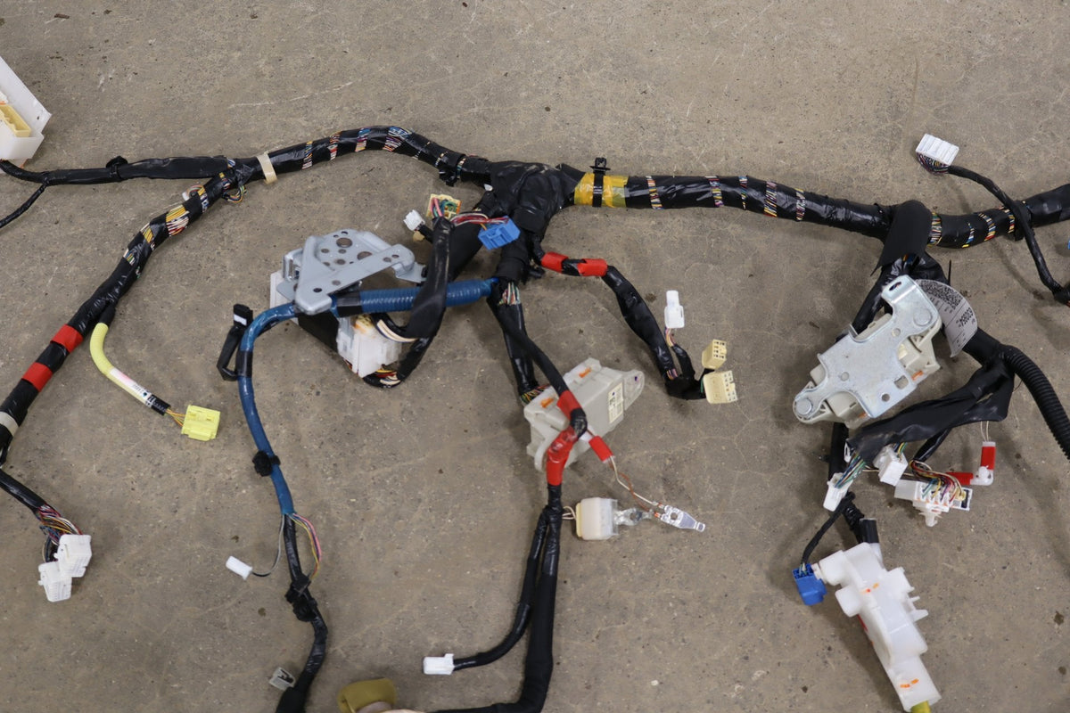 2007-2014 Toyota FJ Cruiser 4x2 Dash Wiring Harness OEM