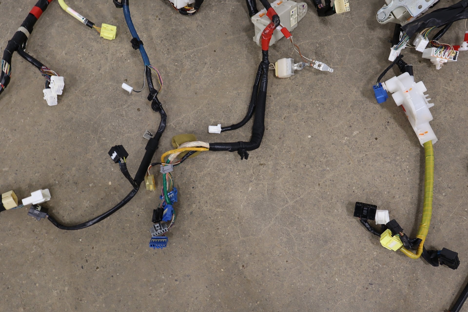 2007-2014 Toyota FJ Cruiser 4x2 Dash Wiring Harness OEM