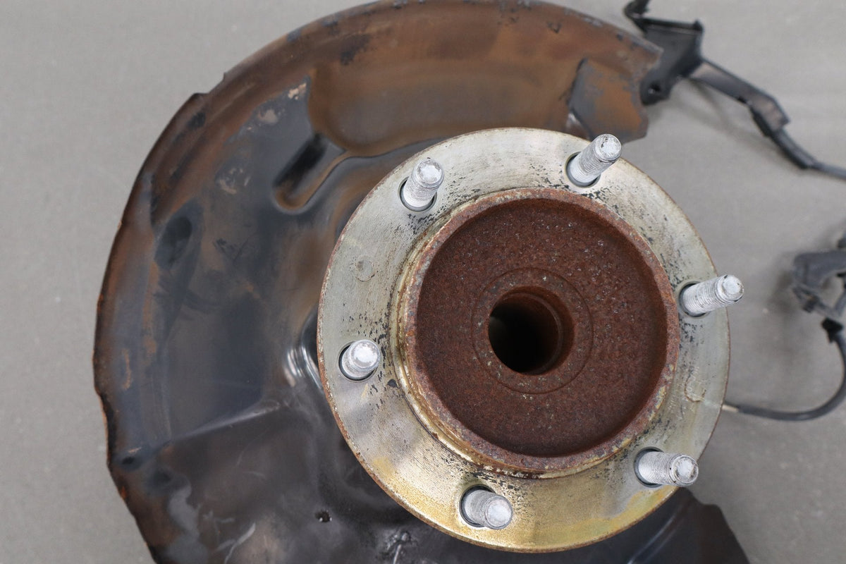 2007-2014 Toyota FJ Cruiser 4x2 RWD Left Front Spindle