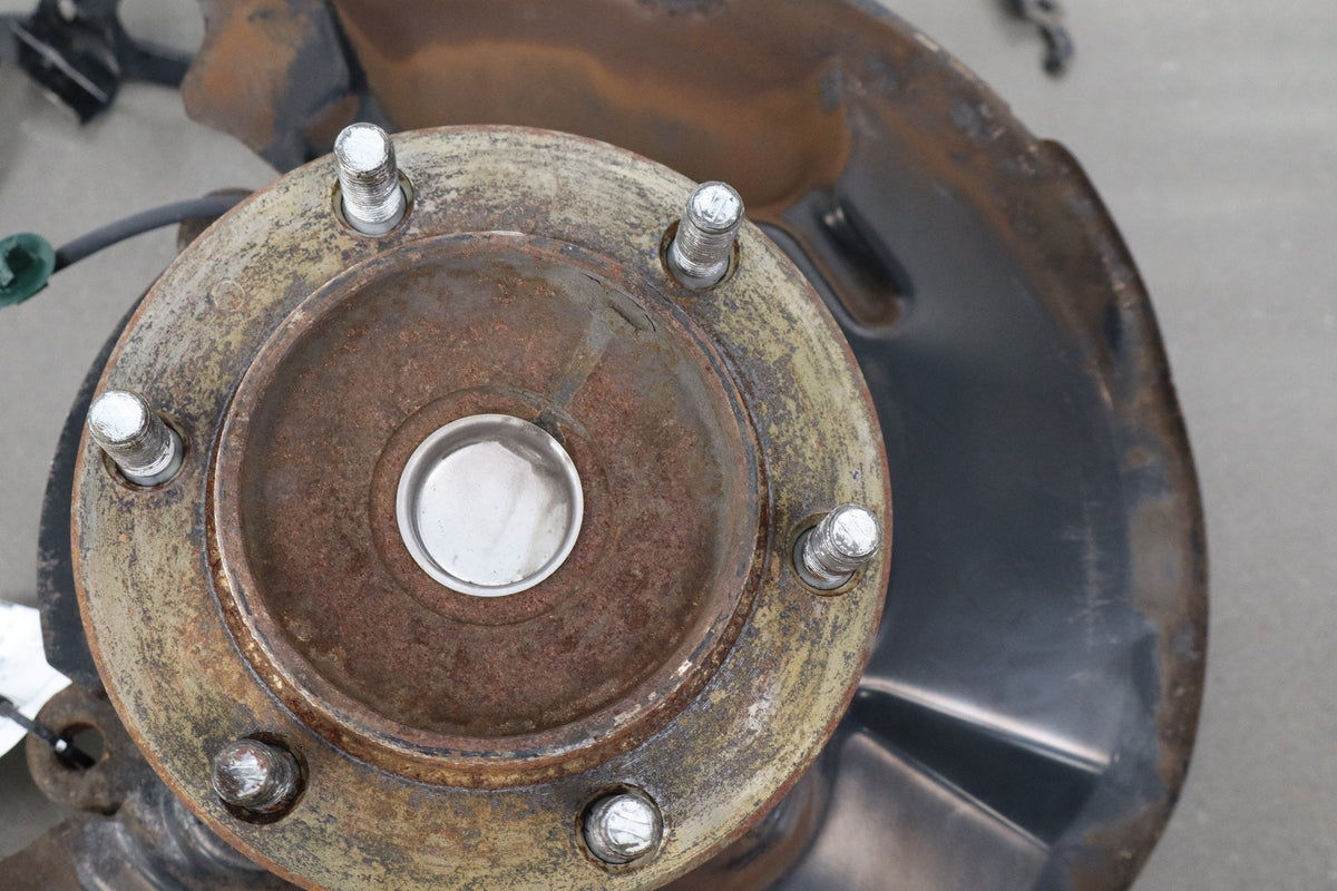 2007-2014 Toyota FJ Cruiser 4x2 RWD Right Front Spindle
