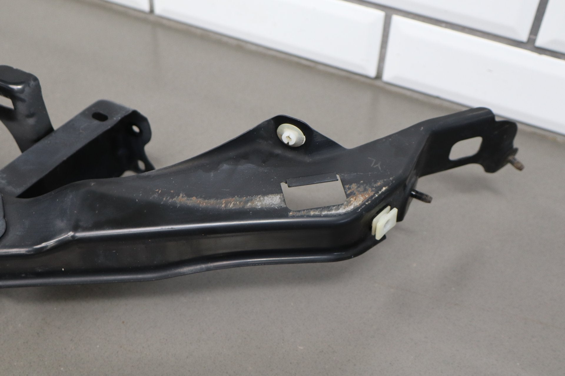 2007-2014 Toyota FJ Cruiser Front Bumper Retainer 5252135030 OEM