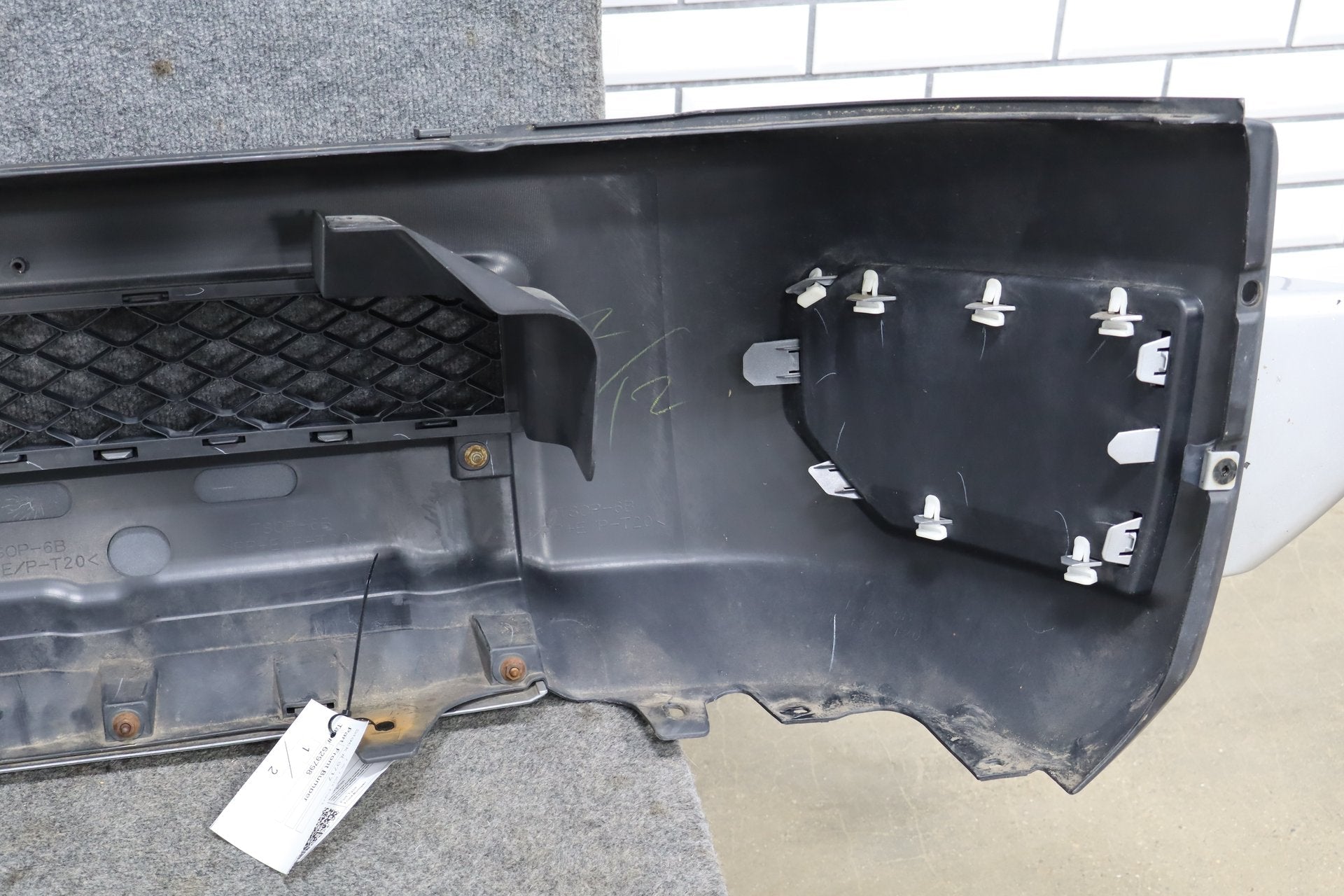 2007-2014 Toyota FJ Cruiser Front Bumper W/ Rebar OEM