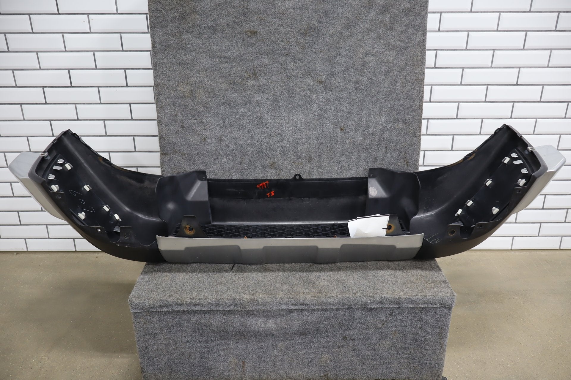 2007-2014 Toyota FJ Cruiser Front Bumper W/ Rebar OEM