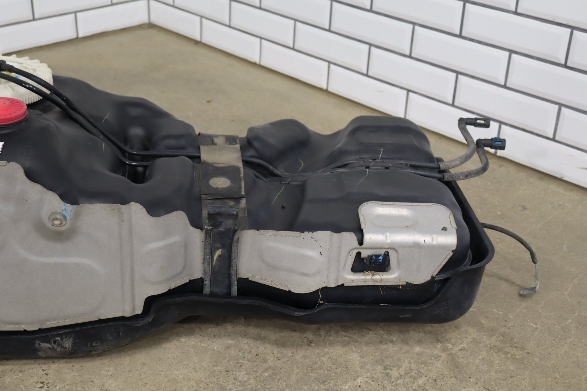 2007-2014 Toyota FJ Cruiser Fuel Tank 770013d551 OEM