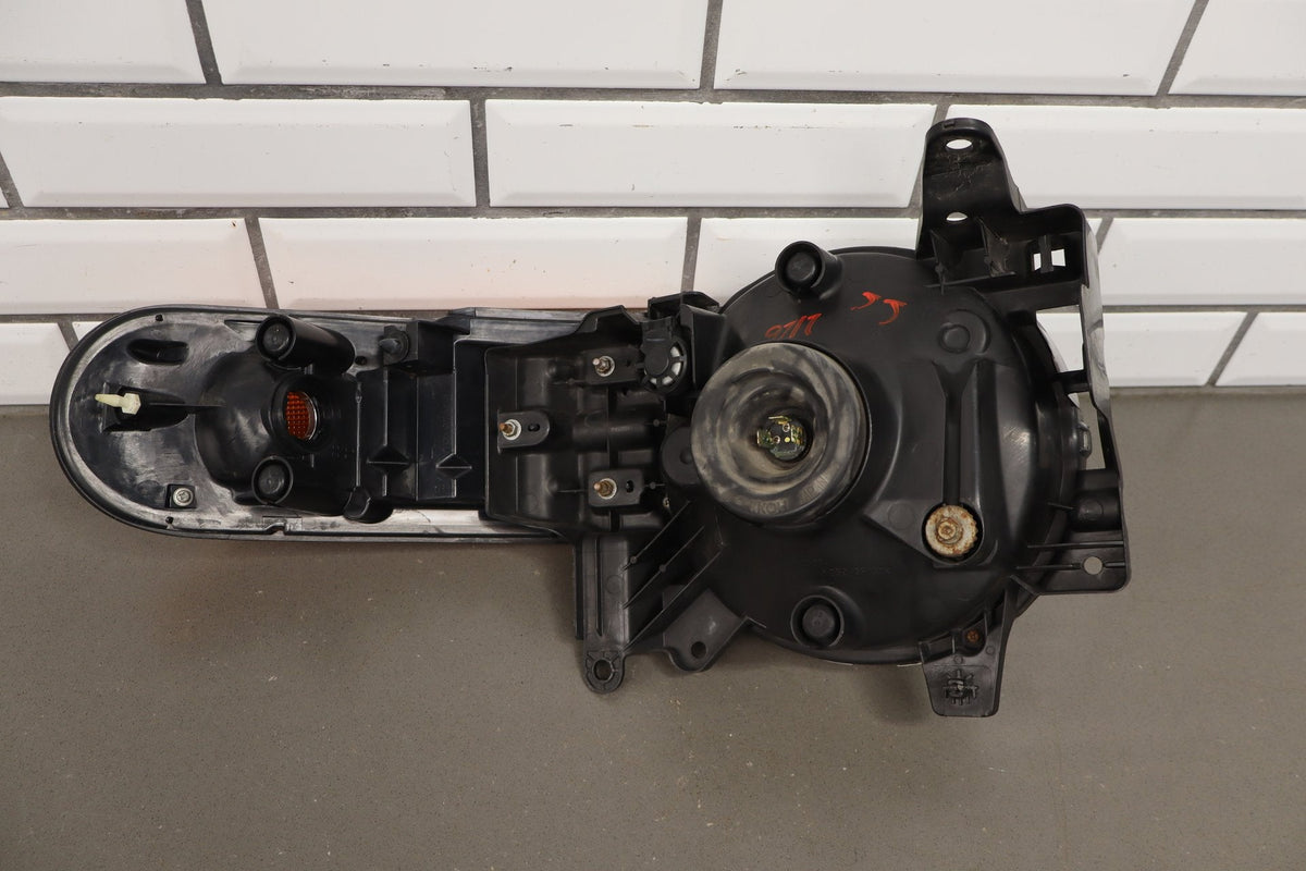 2007-2014 Toyota FJ Cruiser Left Driver Headlamp