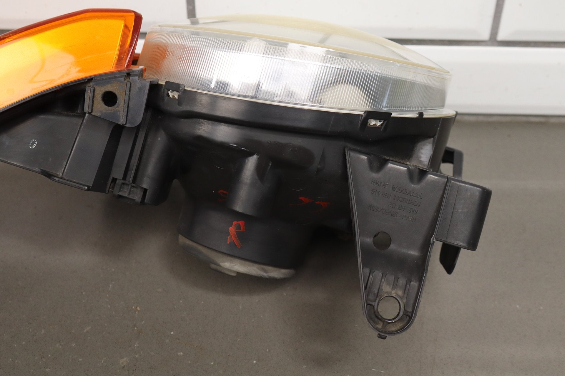 2007-2014 Toyota FJ Cruiser Left Driver Headlamp