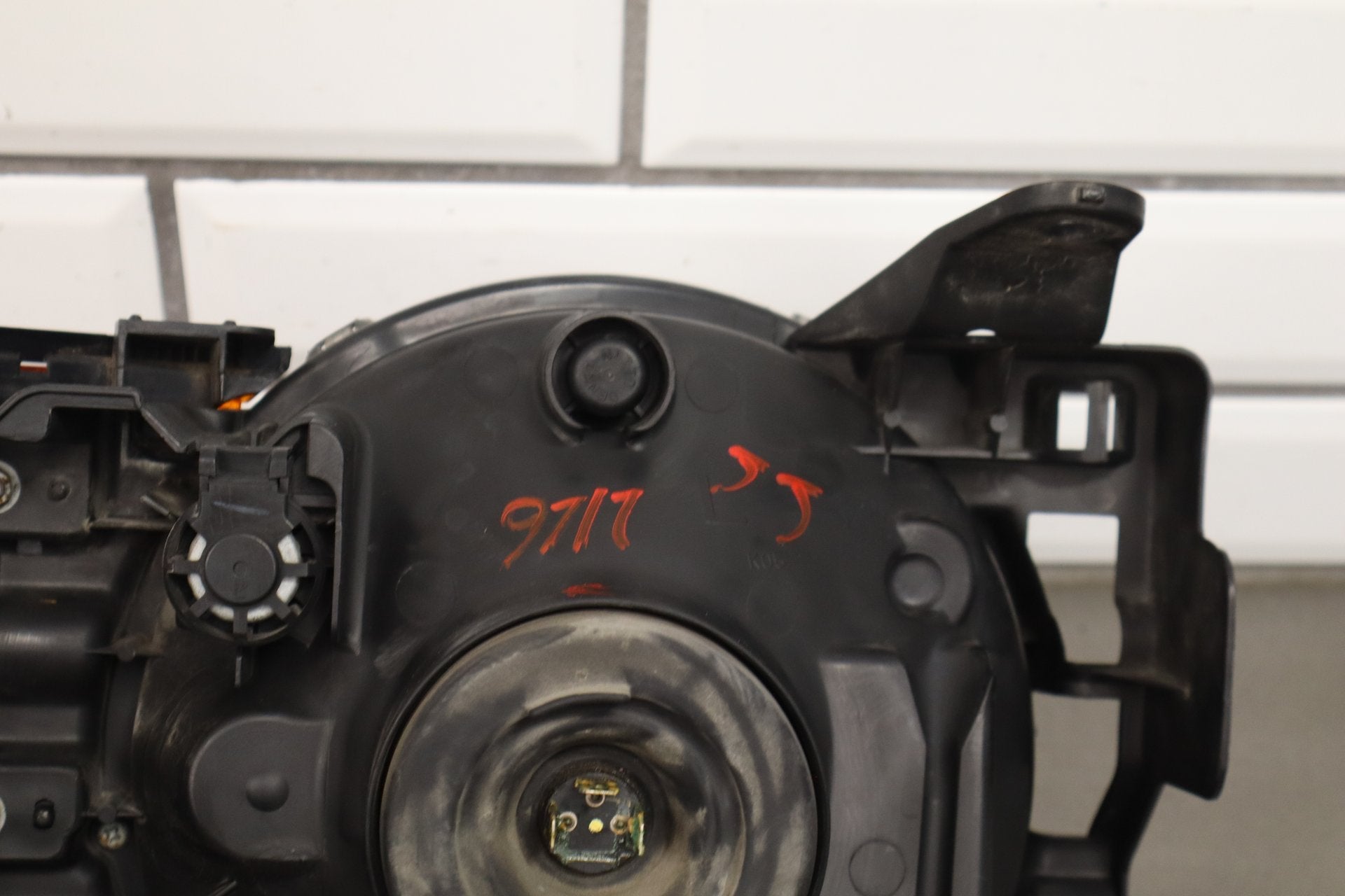 2007-2014 Toyota FJ Cruiser Left Driver Headlamp