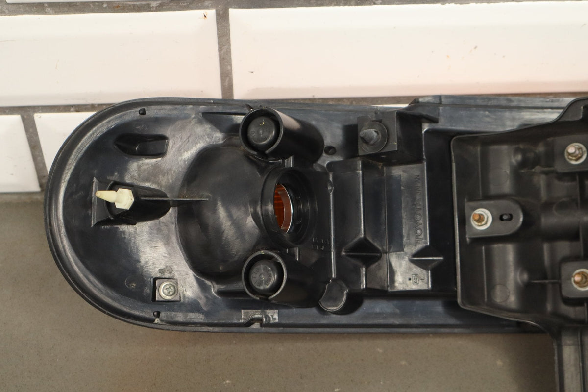 2007-2014 Toyota FJ Cruiser Left Driver Headlamp