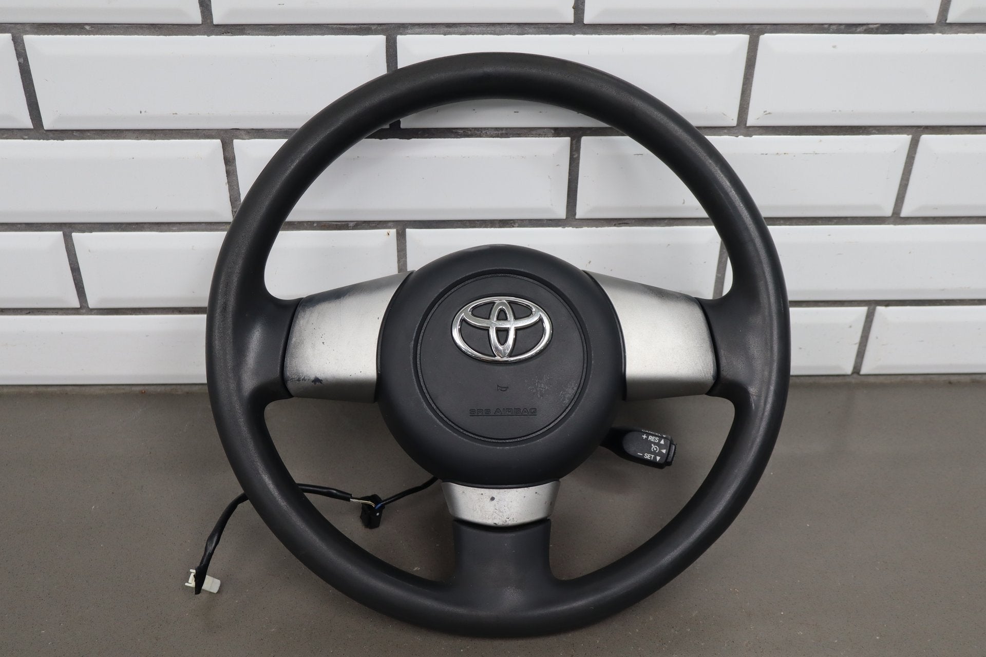 2007-2014 Toyota FJ Cruiser Steering Wheel OEM | Worn