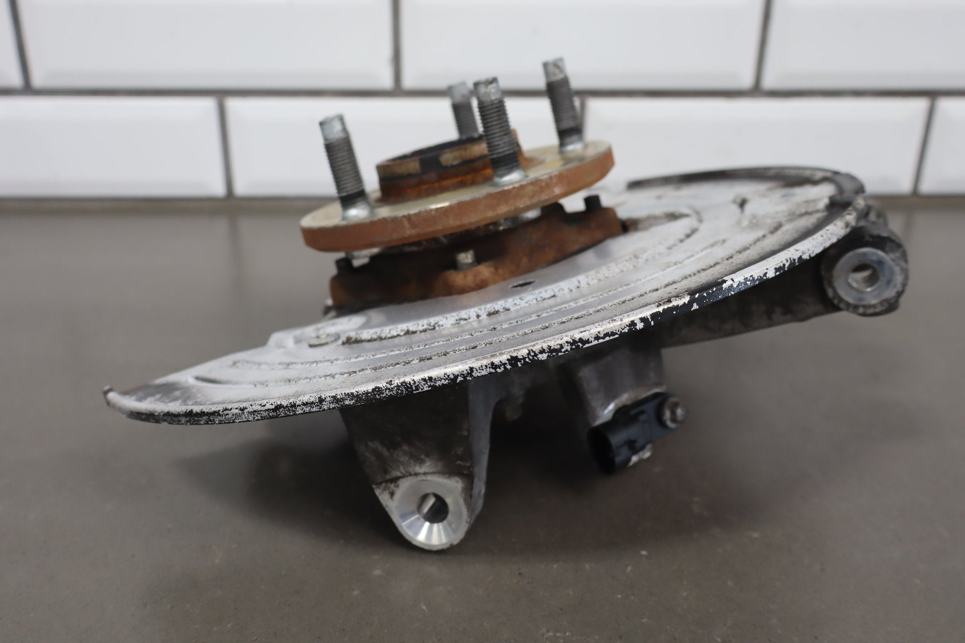2007-2015 Jaguar XKR Right Rear Suspension Spindle