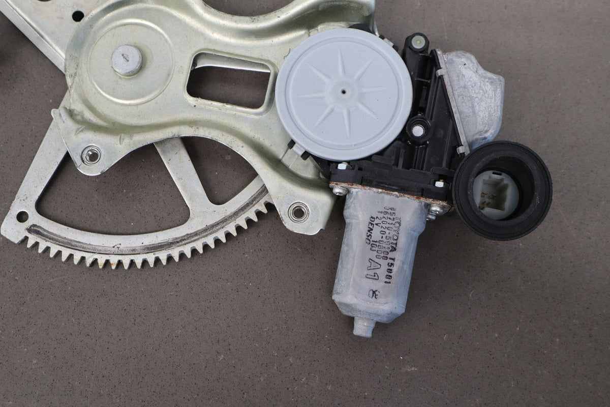 2007-2015 Lexus LS460 Right Front Door Regulator OEM