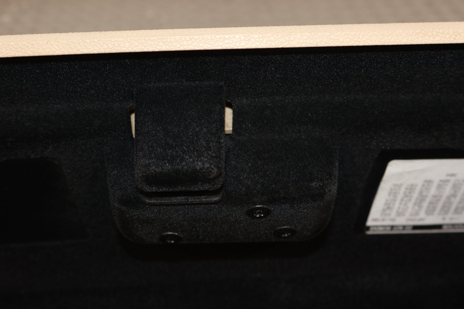 2007 Cadillac Escalade- Glove Box