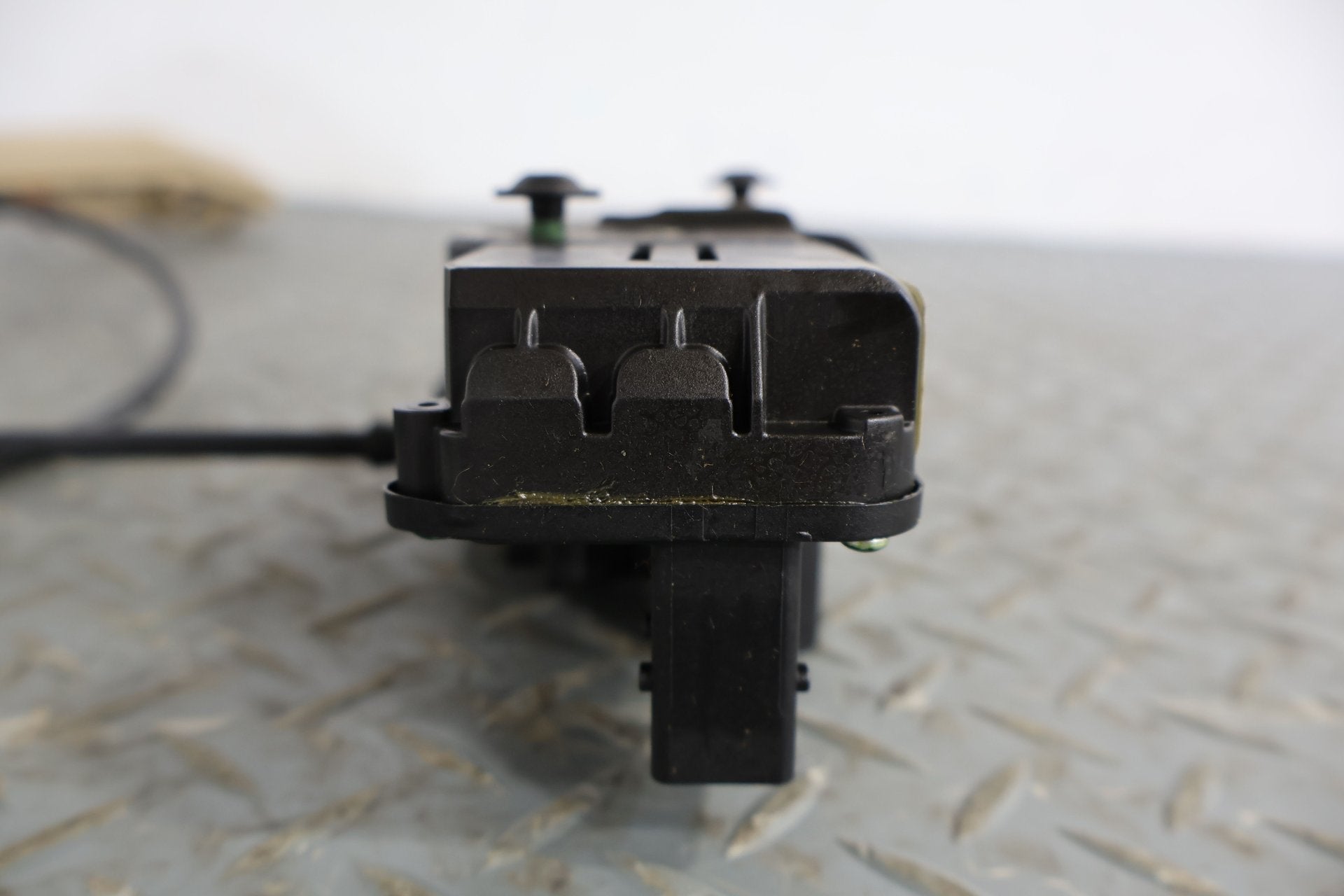 2007 Cadillac XLR- Right Front Door Latch