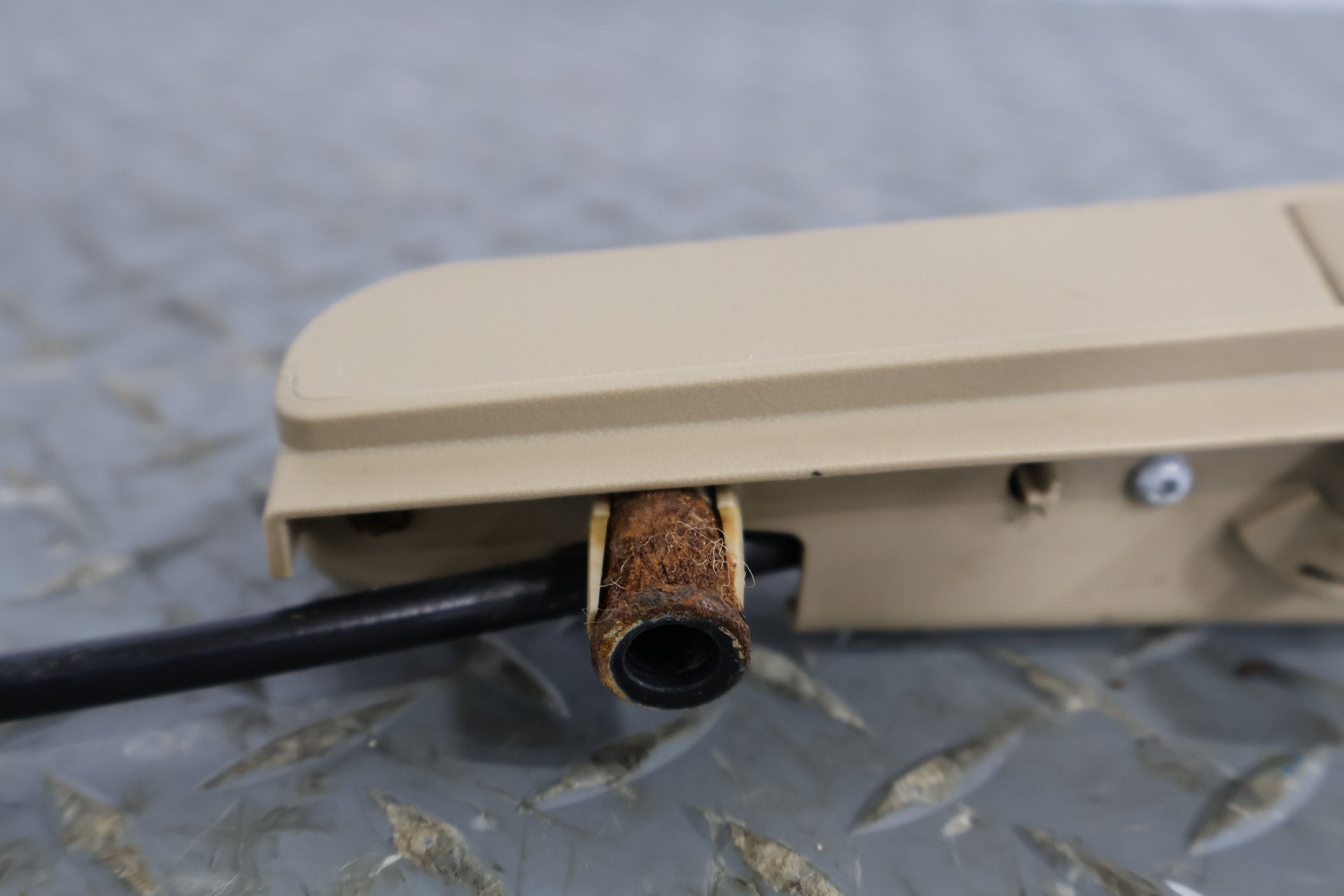 2007 Cadillac XLR- Right Front Door Latch
