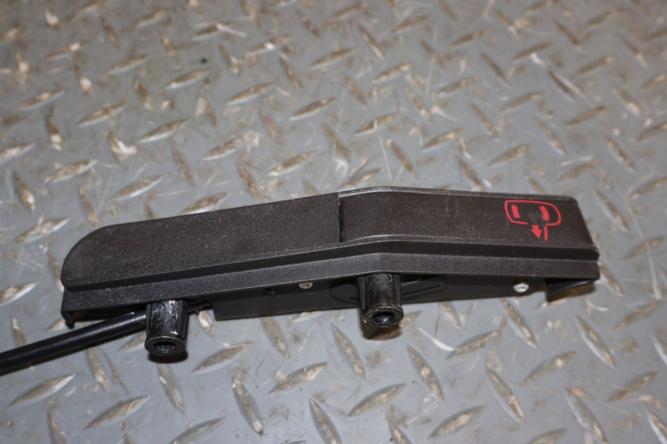 2007 Cadillac XLR- Right Front Door Latch