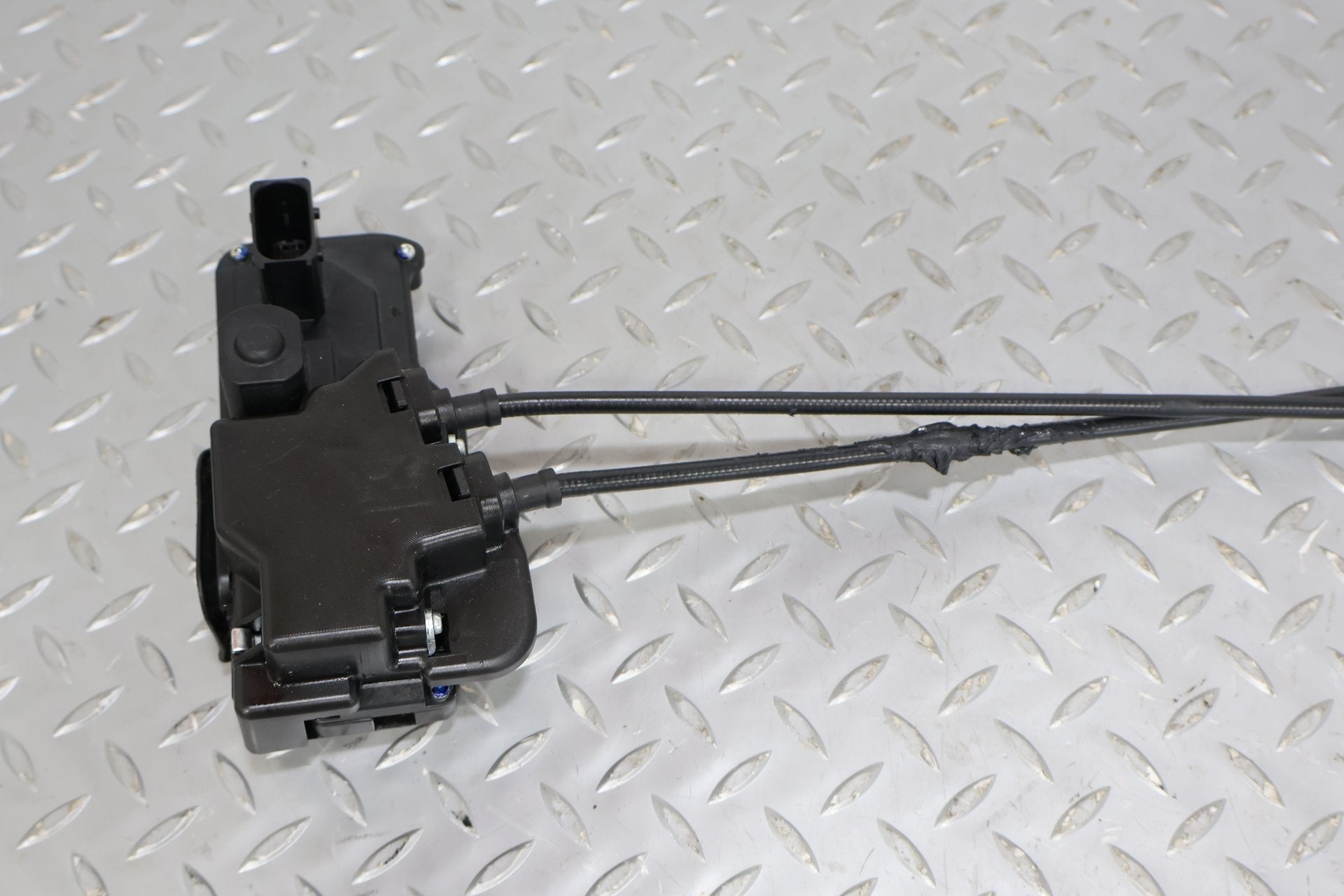 2007 Chevrolet Corvette- Left Front Door Latch