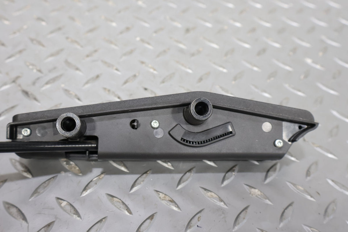 2007 Chevrolet Corvette- Right Front Door Latch