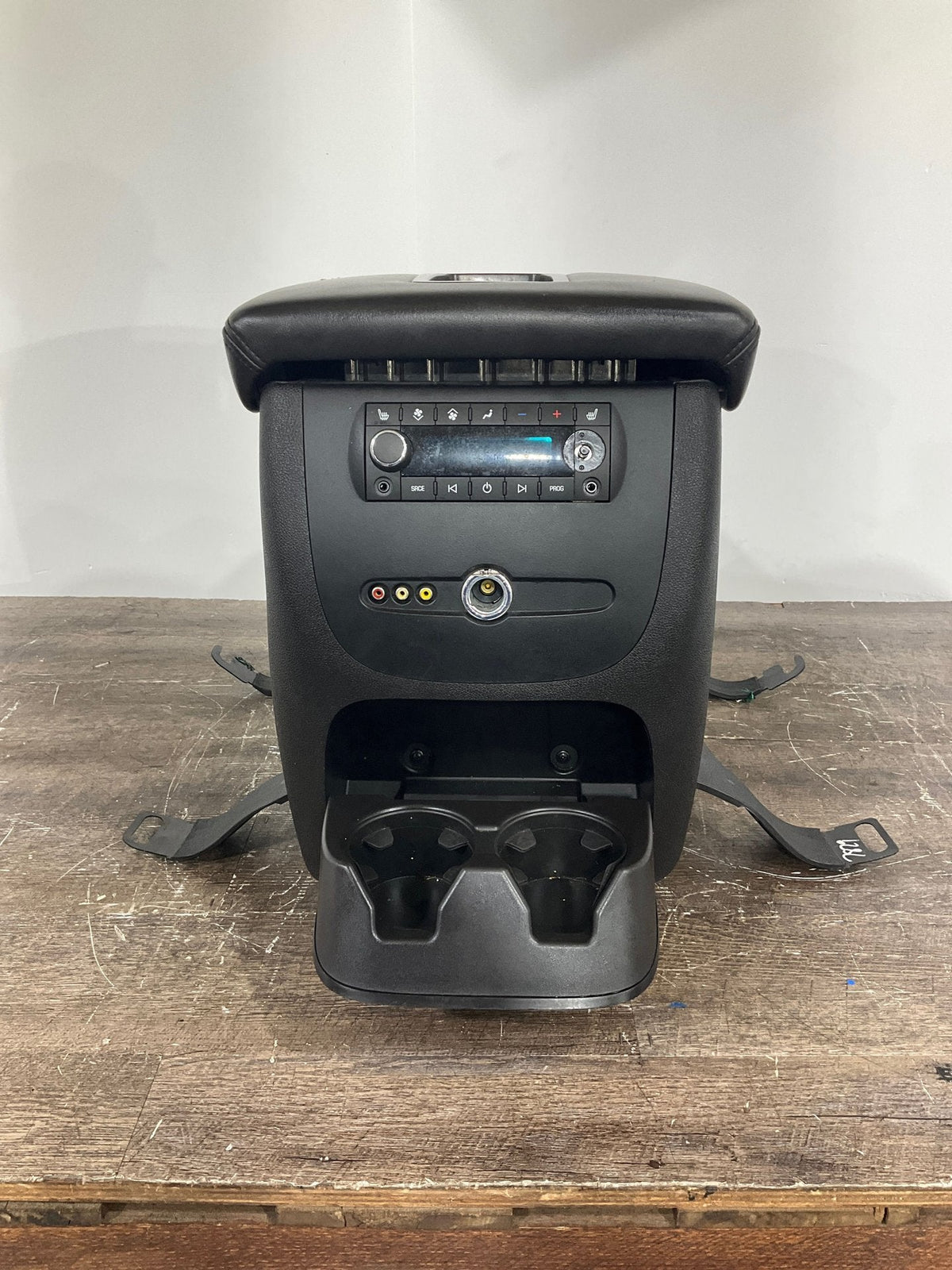 2007 GMC Yukon- Front Console
