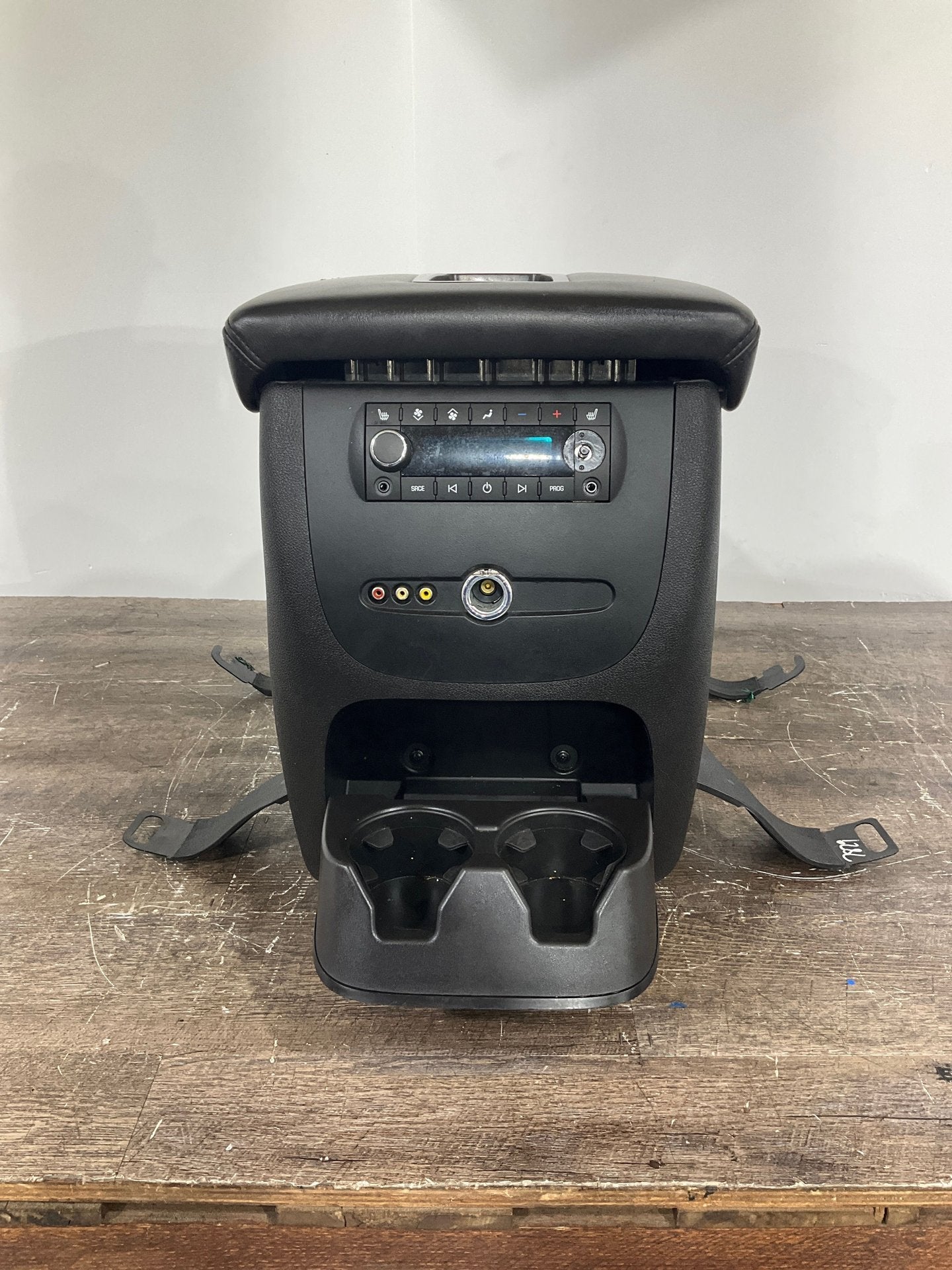 2007 GMC Yukon- Front Console