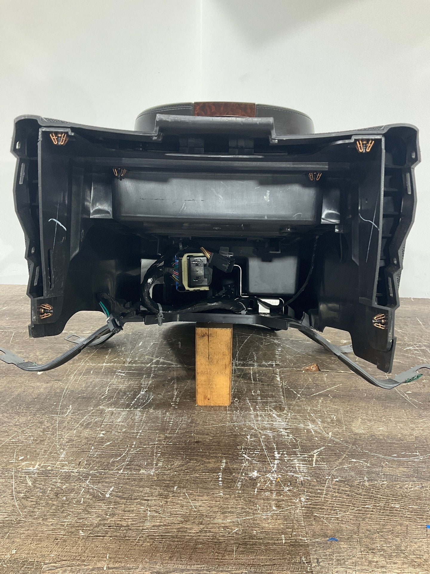 2007 GMC Yukon- Front Console
