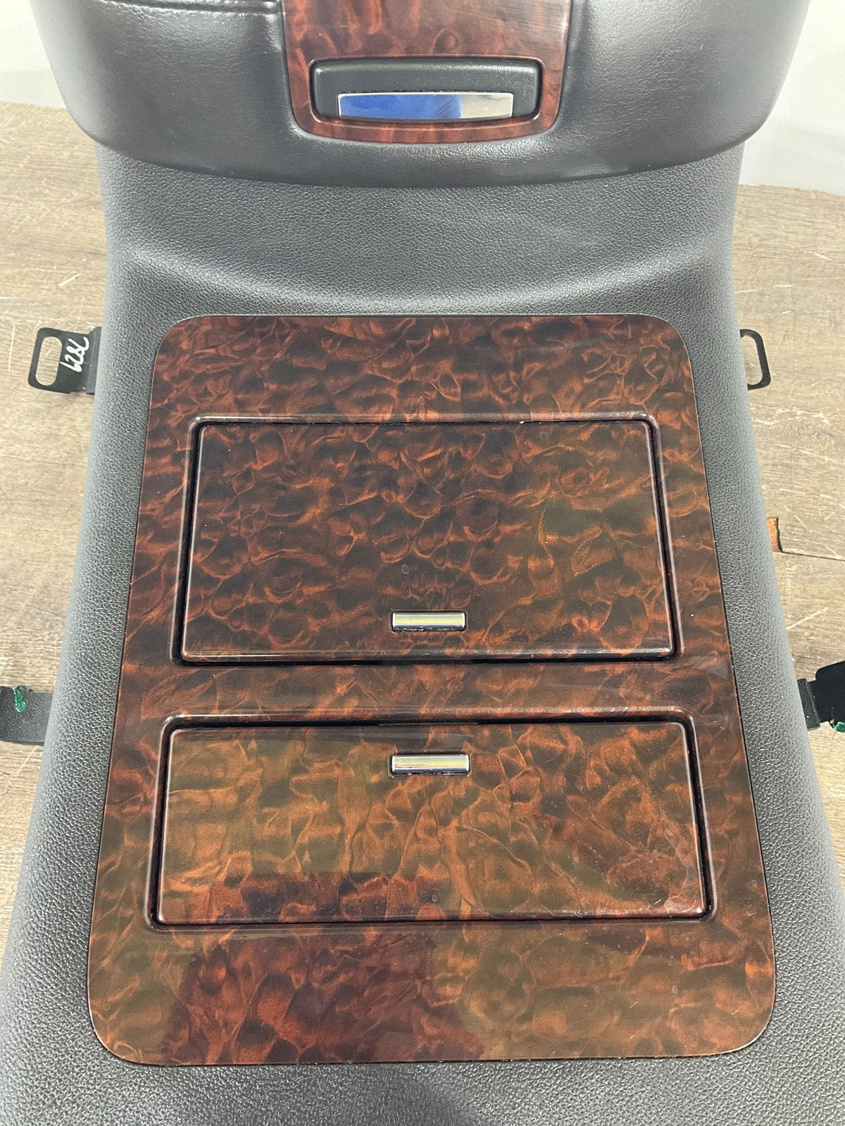 2007 GMC Yukon- Front Console