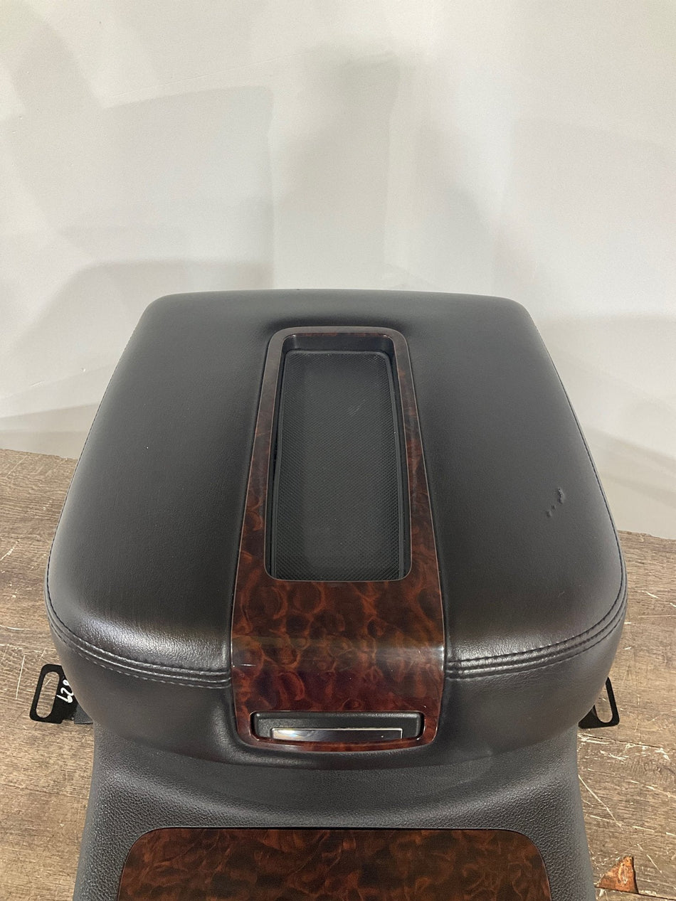 2007 GMC Yukon- Front Console
