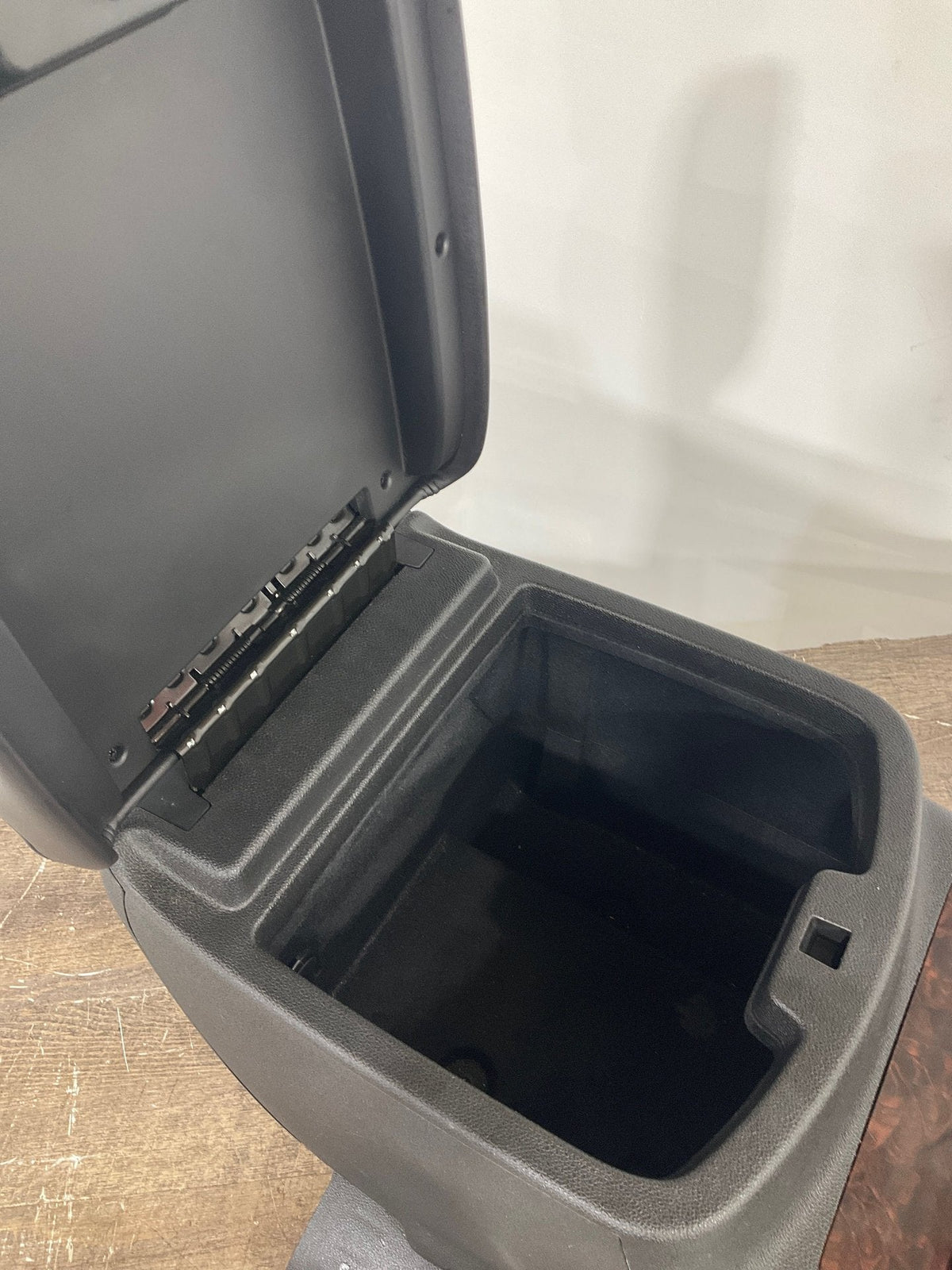 2007 GMC Yukon- Front Console