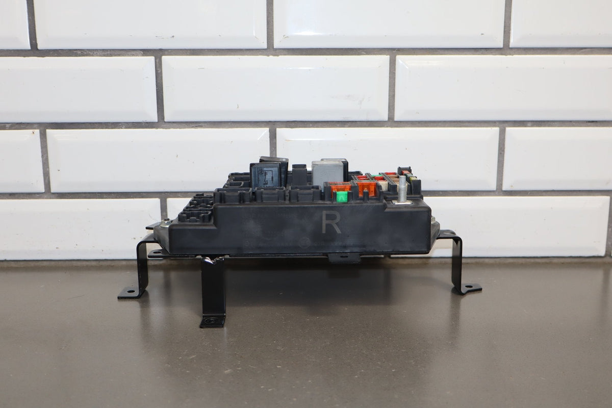 2007 Jaguar XKR 4.2L Gasoline Cabin Fuse Box