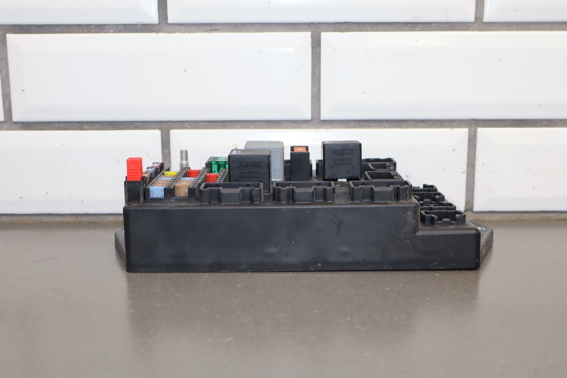 2007 Jaguar XKR 4.2L Gasoline Cabin Fuse Box
