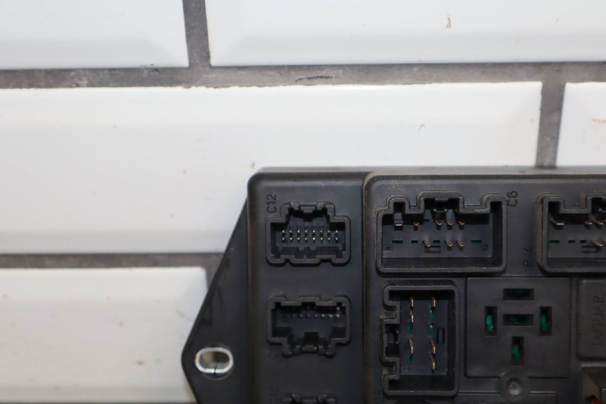 2007 Jaguar XKR 4.2L Gasoline Cabin Fuse Box
