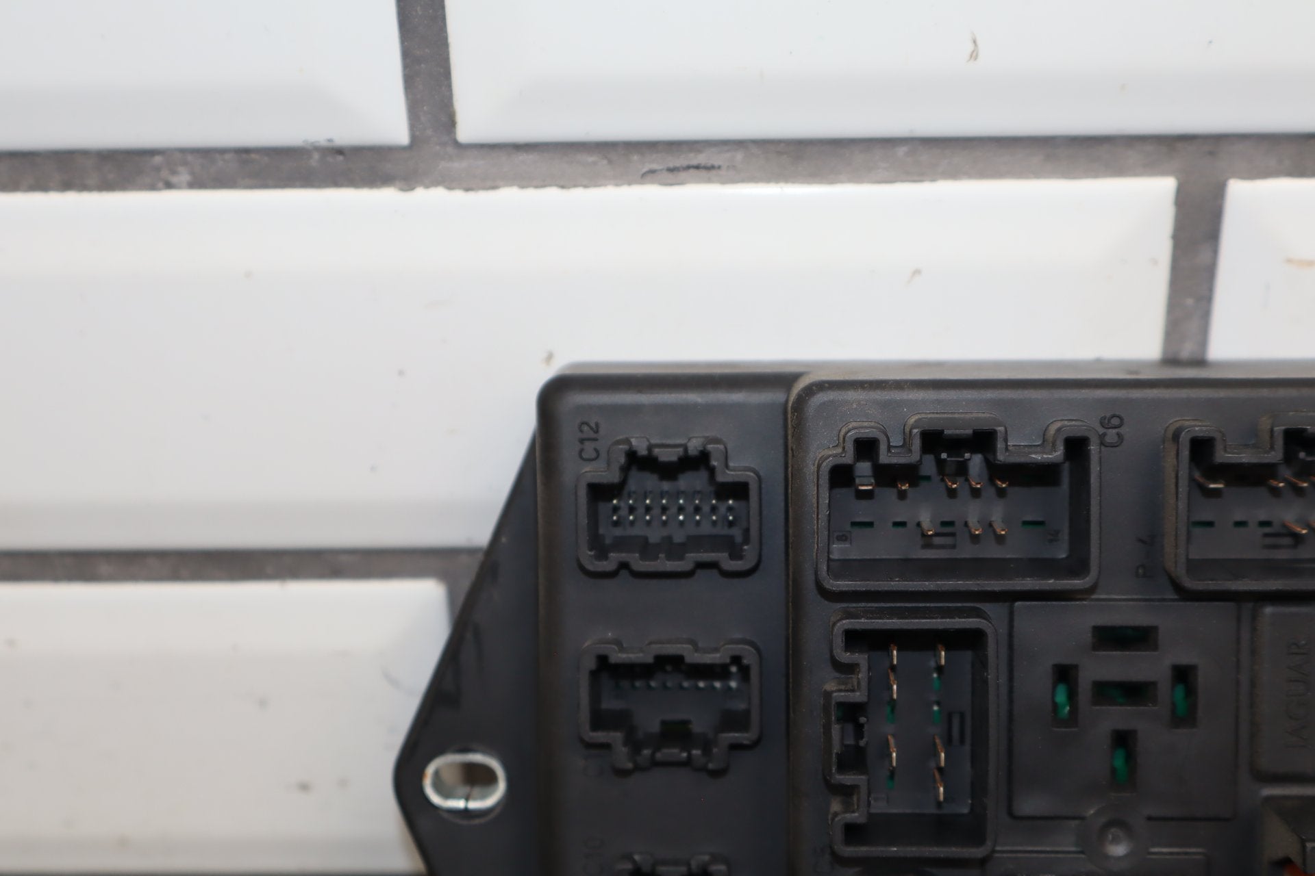 2007 Jaguar XKR 4.2L Gasoline Cabin Fuse Box